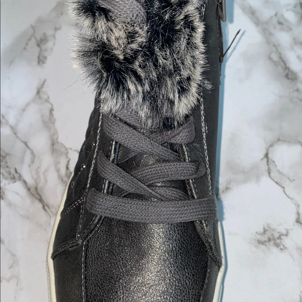 Steve Madden Kids Jfelicia sneakers with a quilted upper and faux fur trim 4